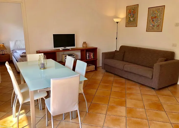 Residenza Ai Ronchi 1 2 6 Apartahotel 4*